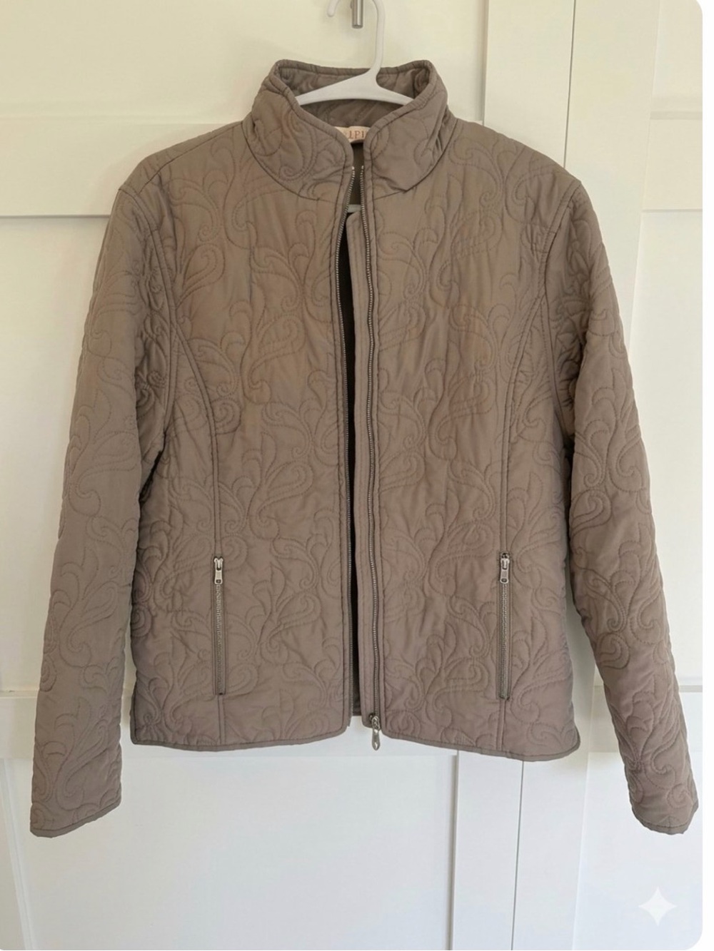 Women’s Nina Capri Quilted lightweight fall Jacket in Taupe size M